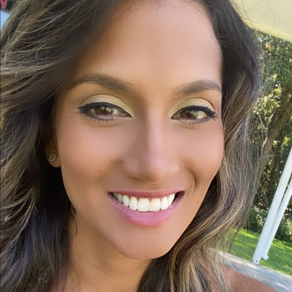 Meet your Posher, Alejandra